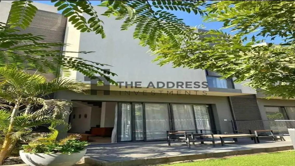 Luxurious Villa in District 5 with Expansive Space
