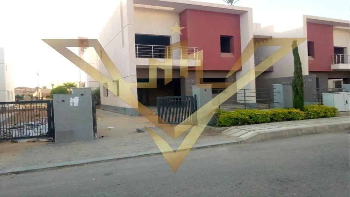 Luxurious Villa with Spacious Garden and Shared Pool