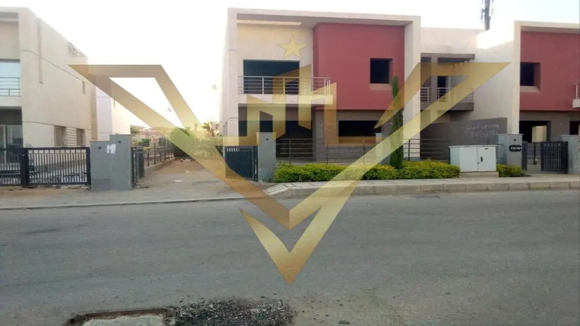 Luxurious Villa with Spacious Garden and Shared Pool