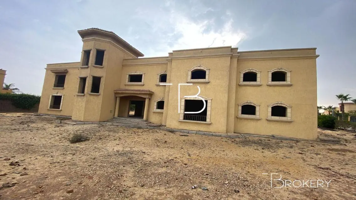 Standalone Villa for Sale in Wadi El Nakhil - 565 sqm