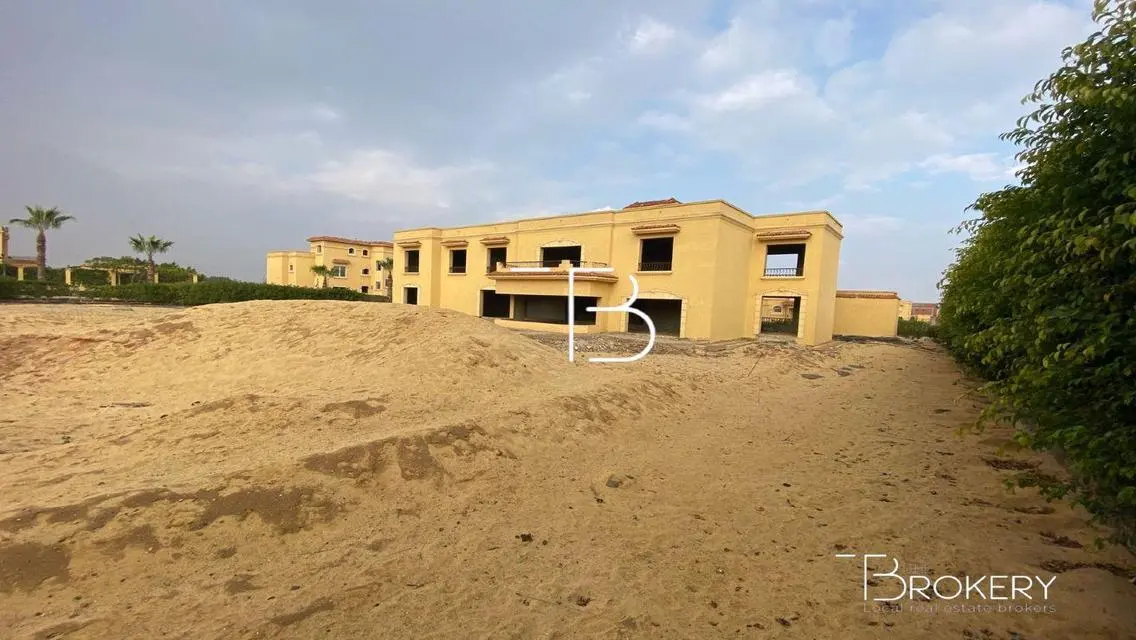 Standalone Villa for Sale in Wadi El Nakhil - 565 sqm