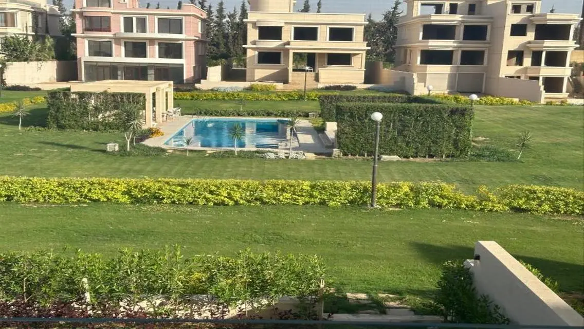 شقة فسيحة مع شرفة وتجهيزات مطبخ بسعر جذاب