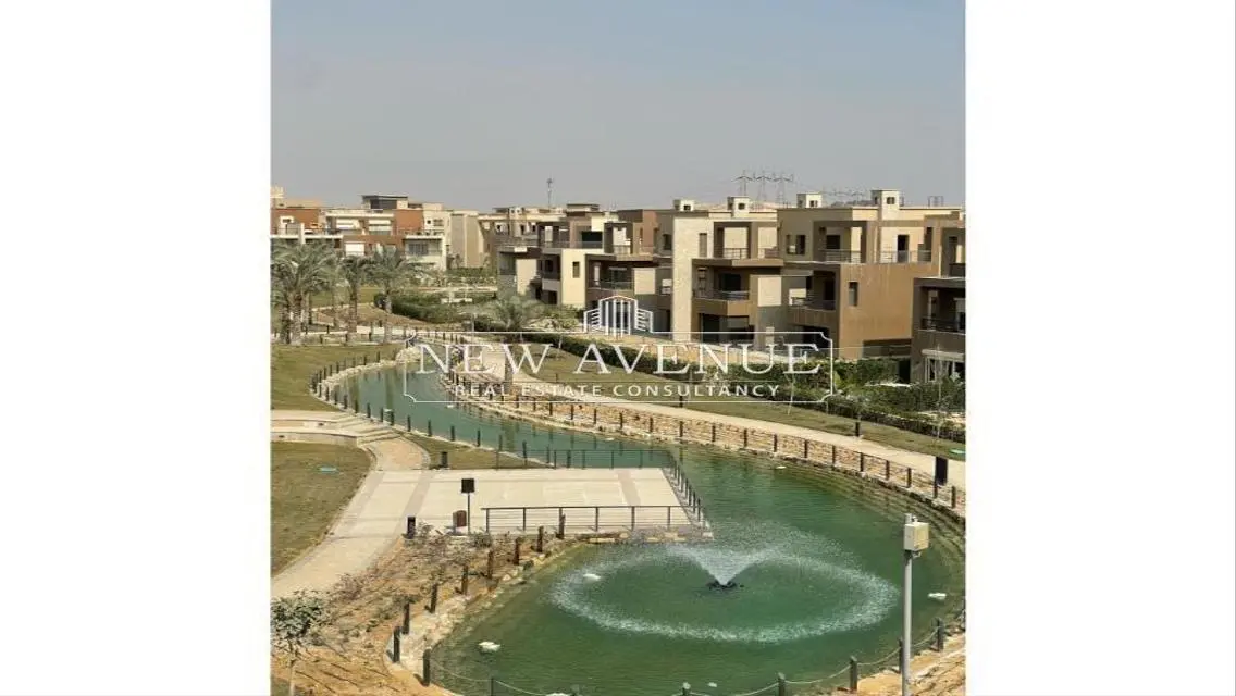فيلا فاخرة مع حديقة خاصة ومسبح مشترك