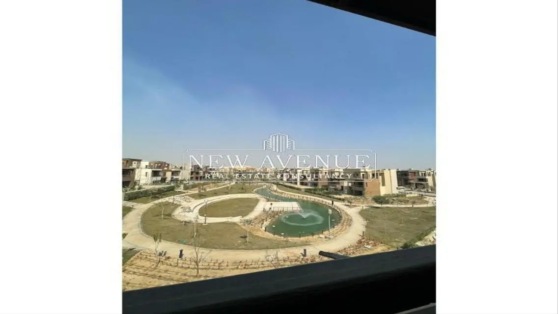 فيلا فاخرة مع حديقة خاصة ومسبح مشترك