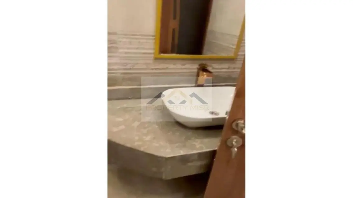 فيلا فاخرة للبيع في موقع مميز