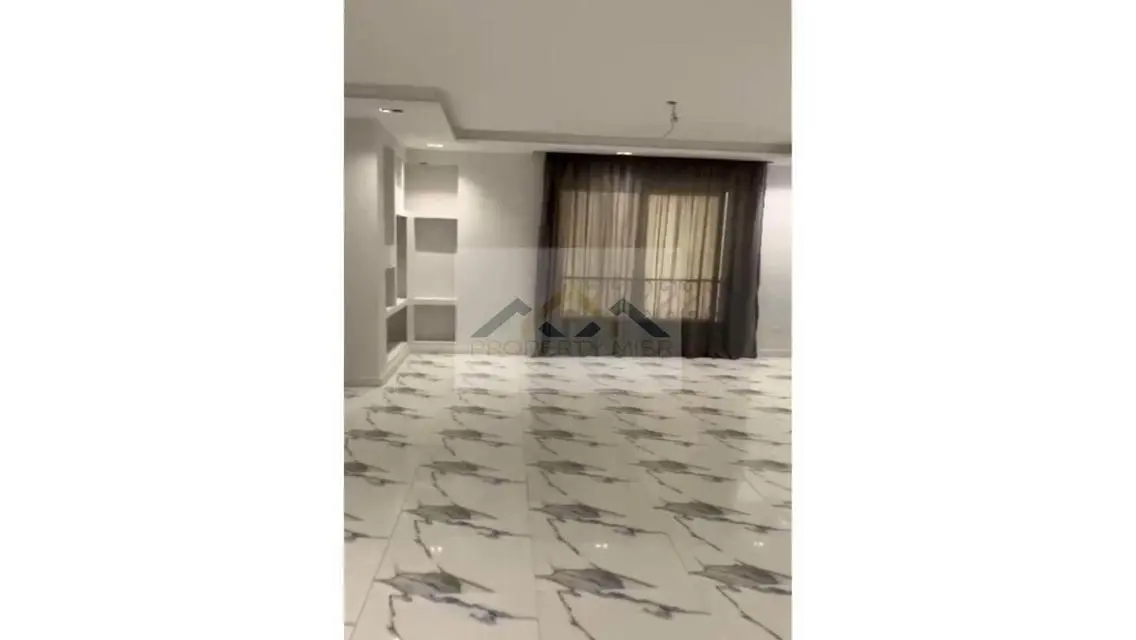فيلا فاخرة للبيع في موقع مميز