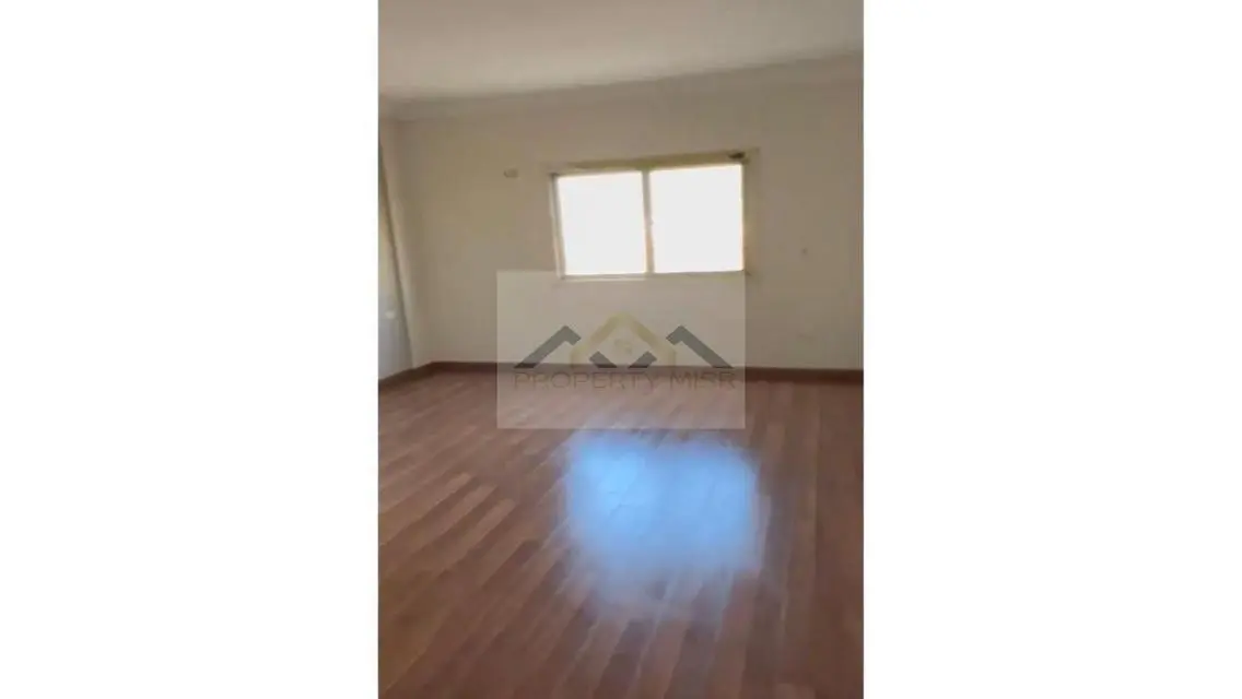 فيلا فاخرة للبيع في موقع مميز