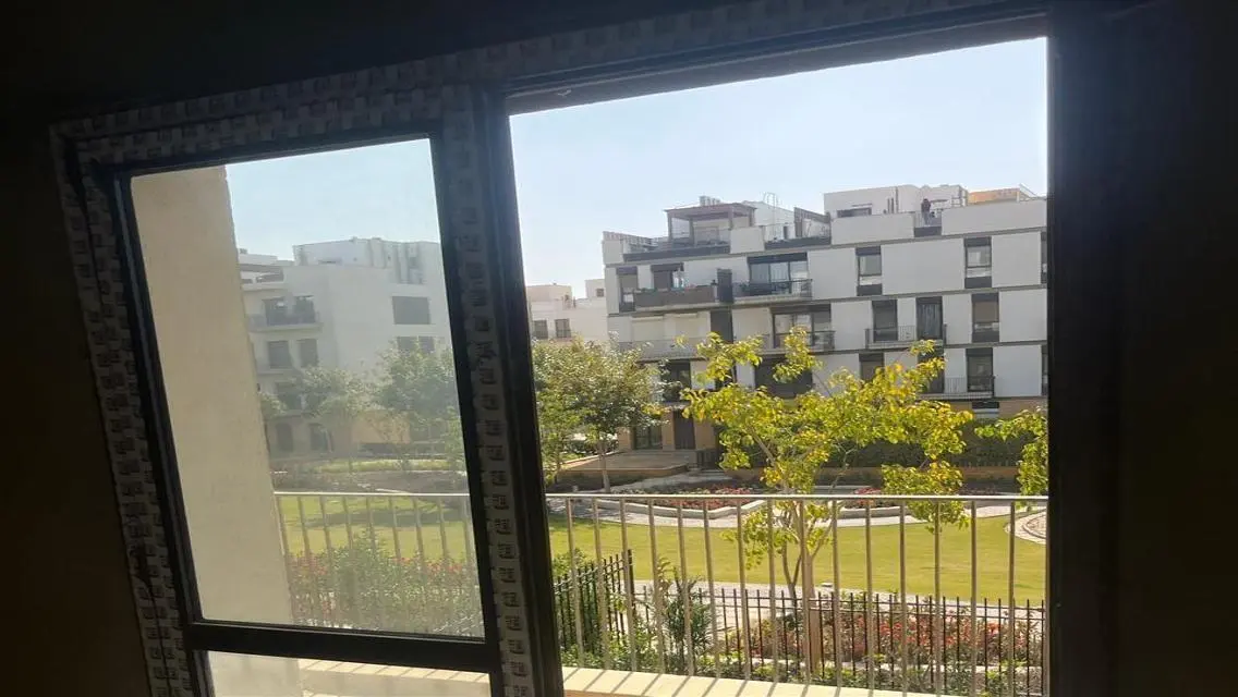 شقة فاخرة للبيع بإطلالة ساحرة على البحيرات