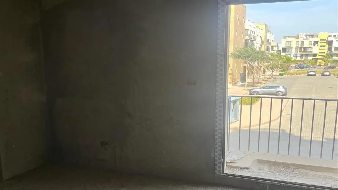شقة فاخرة للبيع بإطلالة ساحرة على البحيرات