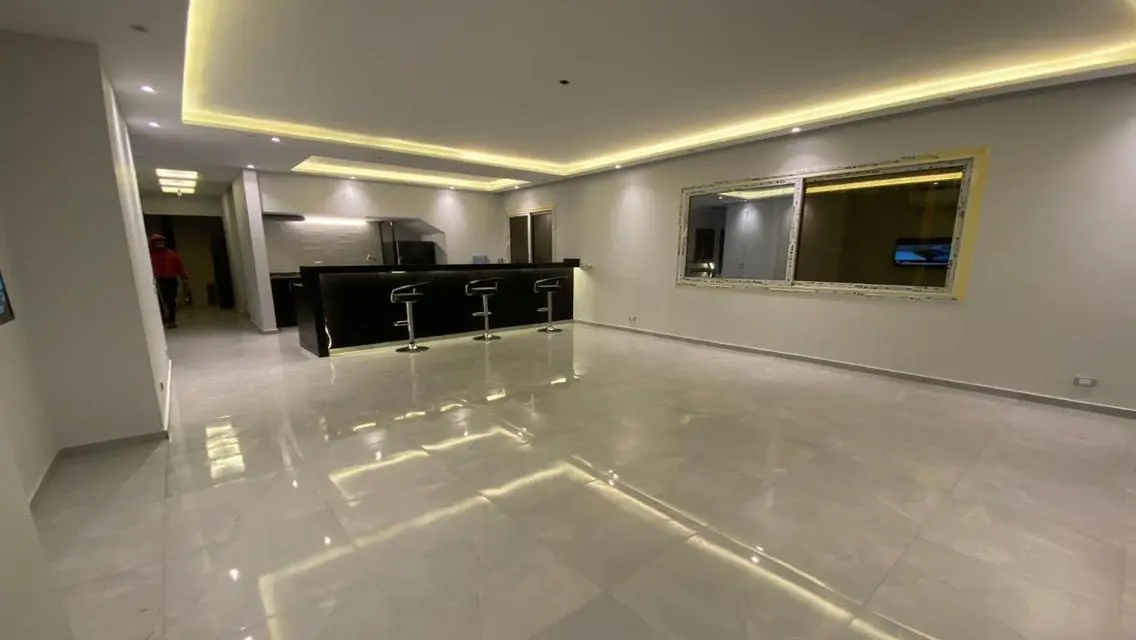 شقة فاخرة للبيع بمساحة 300 متر