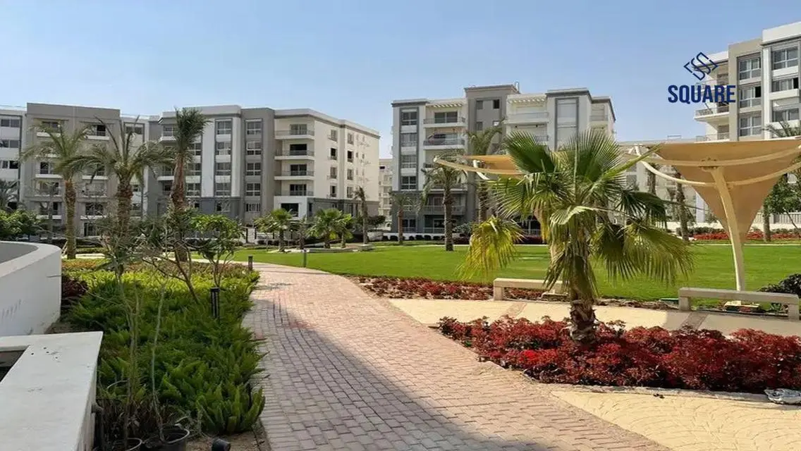 Luxury Apartment Overlooking Lakes in Hyde Park