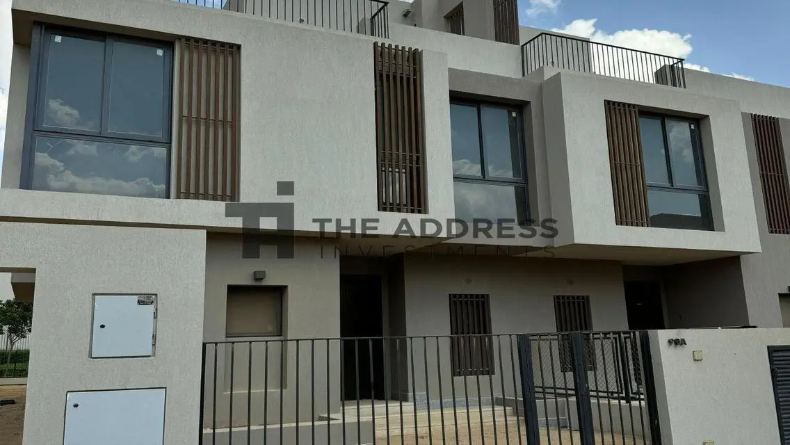 Luxury Villa for Sale in Tatweer Misr with Stunning Views