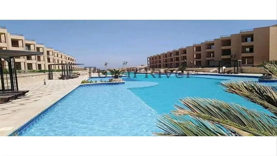 Luxury Apartment Overlooking Lakes with Shared Pool in Prime Location