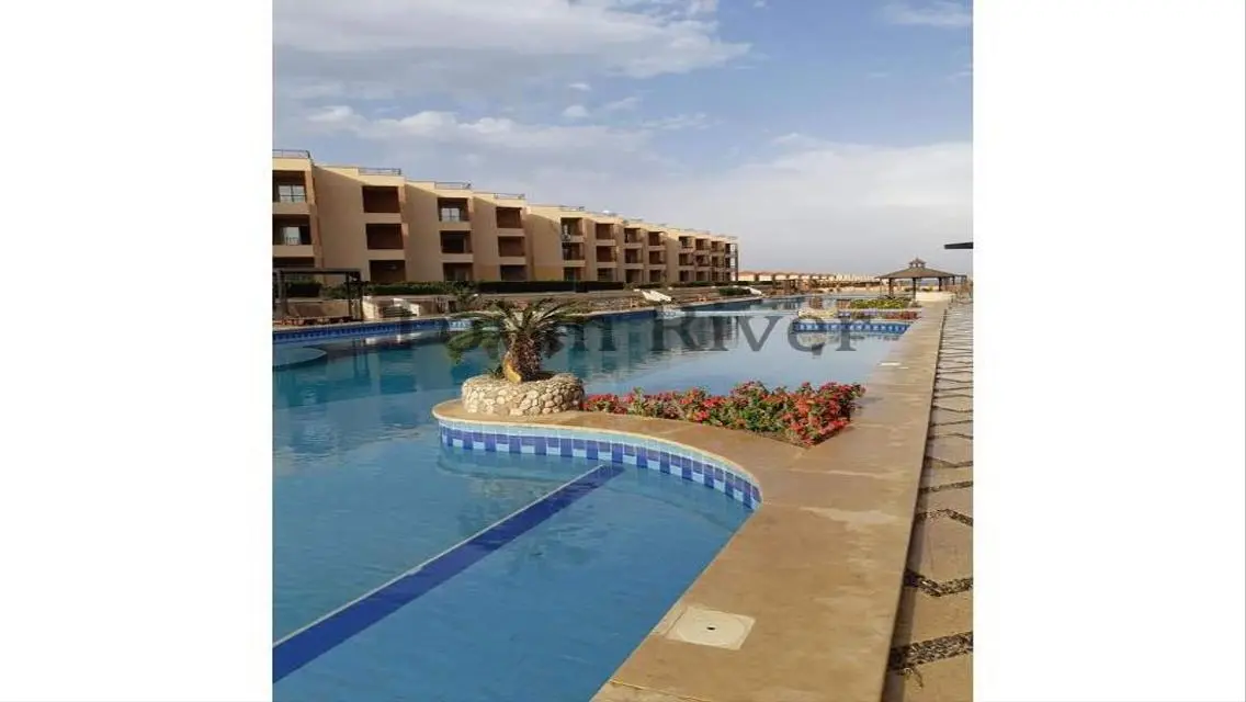 Luxury Apartment Overlooking Lakes with Shared Pool in Prime Location