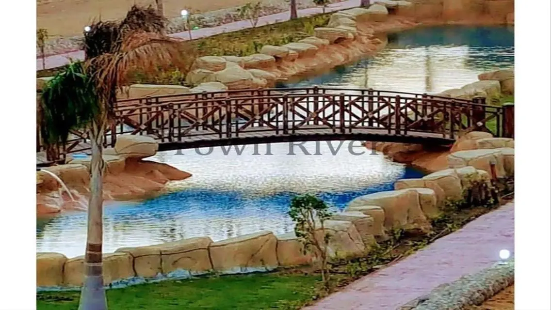 Luxury Apartment Overlooking Lakes with Shared Pool in Prime Location