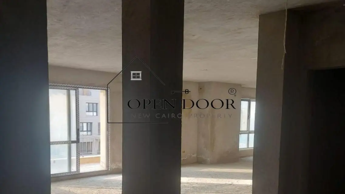 Luxury Apartment with Private Garden and Great Amenities