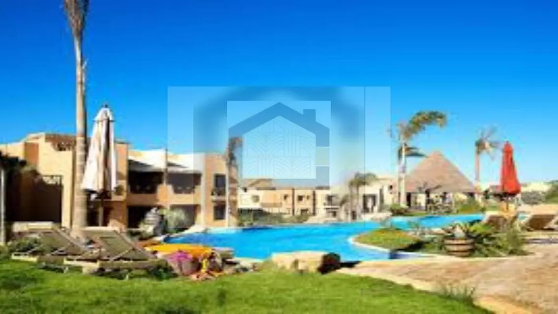 Luxury Apartment Overlooking Lakes with Full Amenities
