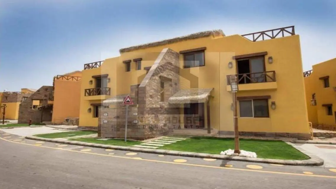 Luxury Apartment Overlooking Lakes with Full Amenities