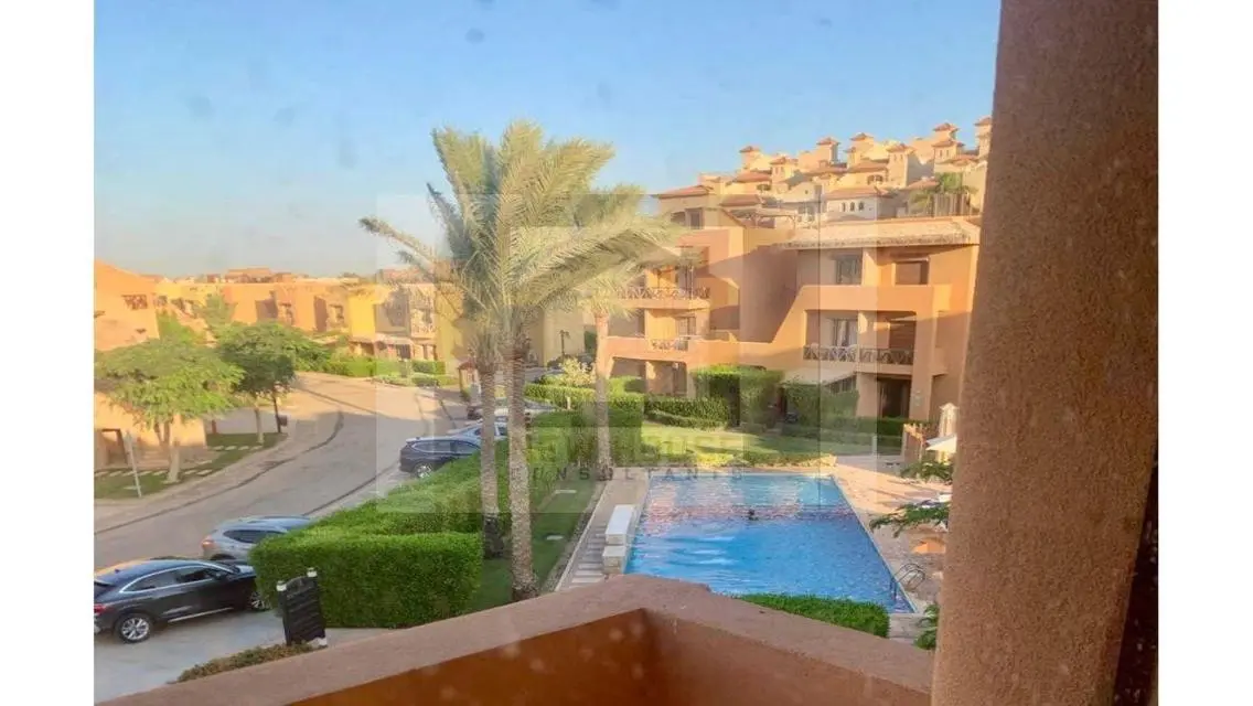 Luxury Apartment Overlooking Lakes with Full Amenities