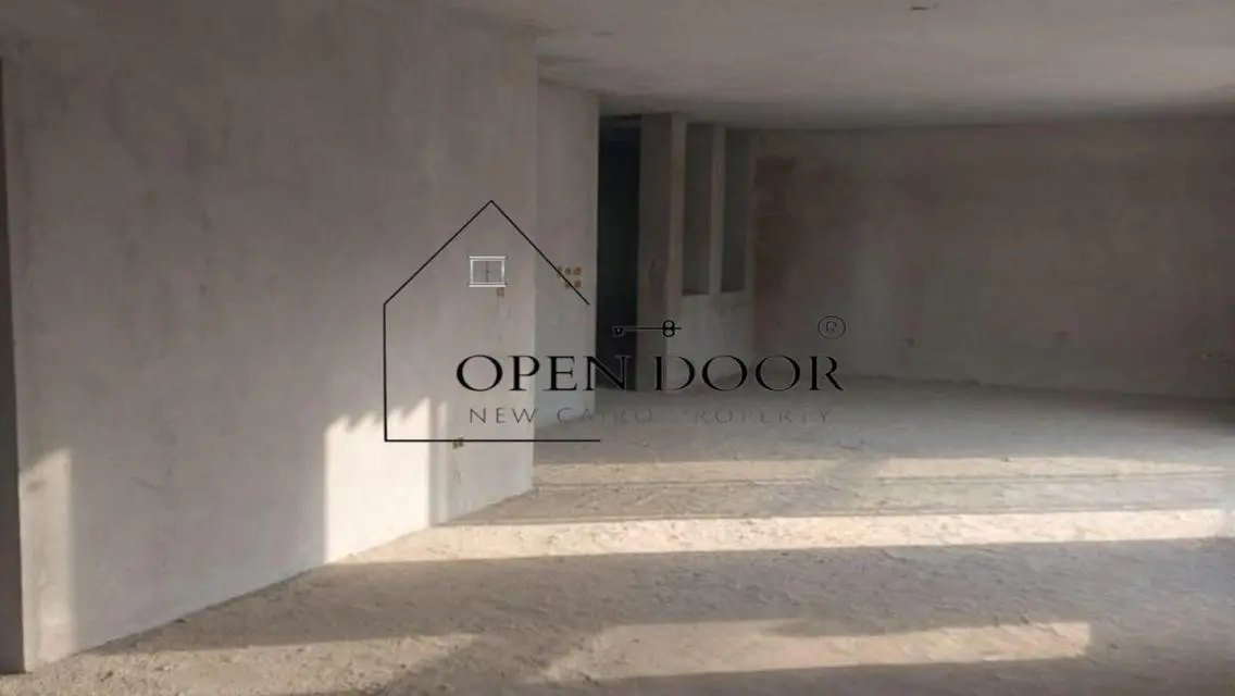 Luxury Estate with Private Garden and Pool in Prime Location