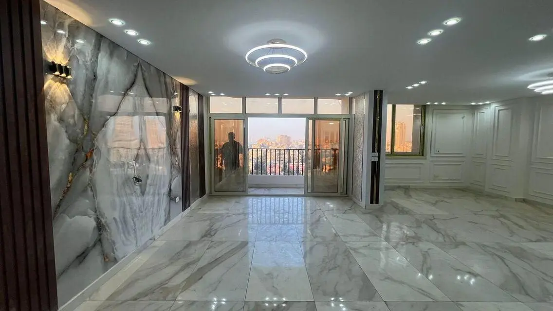 Luxury 3 Bedroom Apartment with Balcony