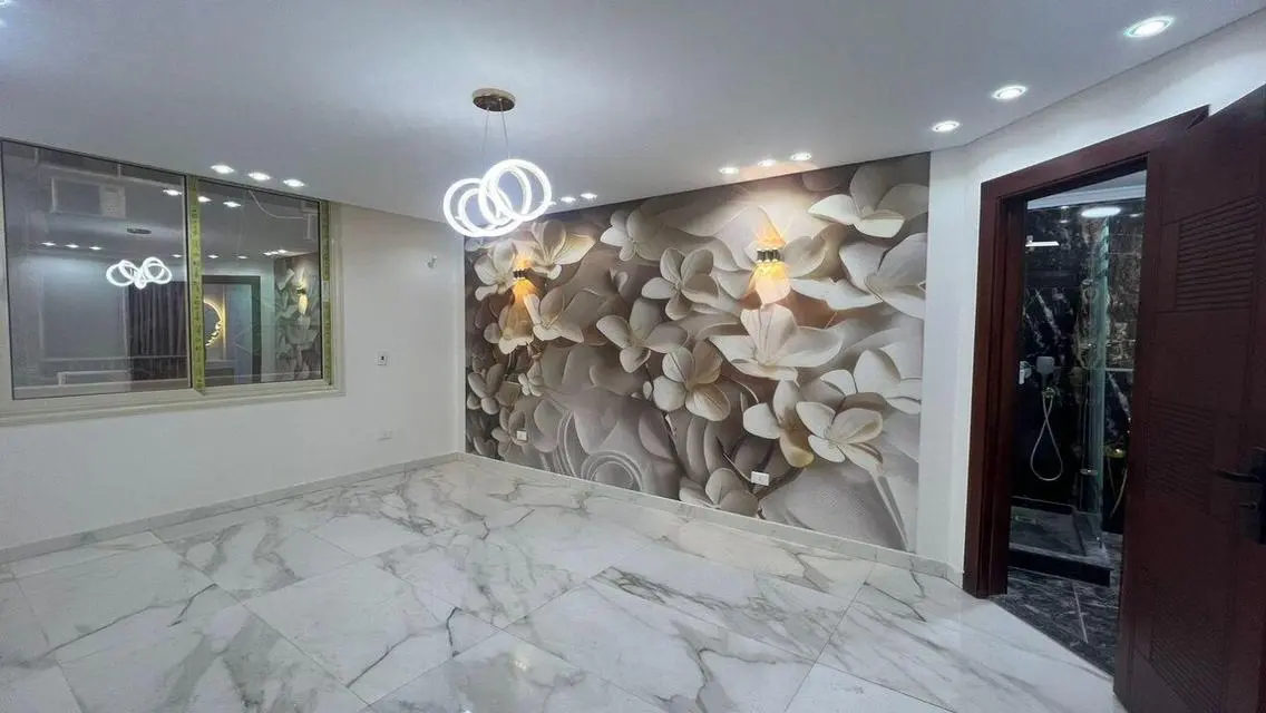Luxury 3 Bedroom Apartment with Balcony