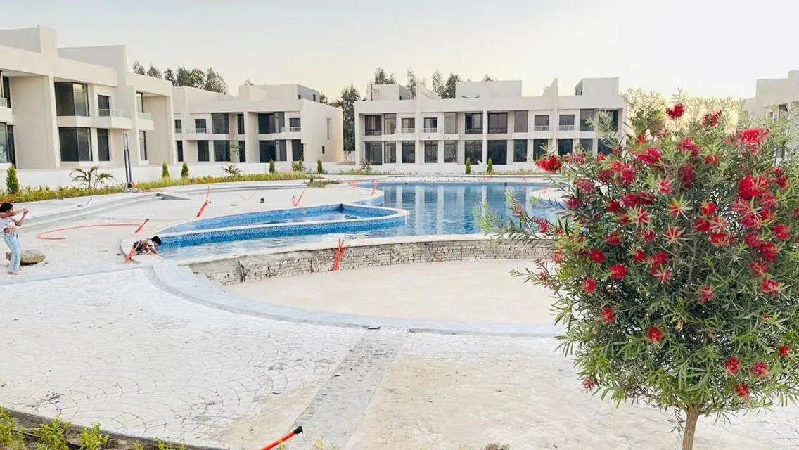 عقار فخم للبيع مع إطلالات رائعة