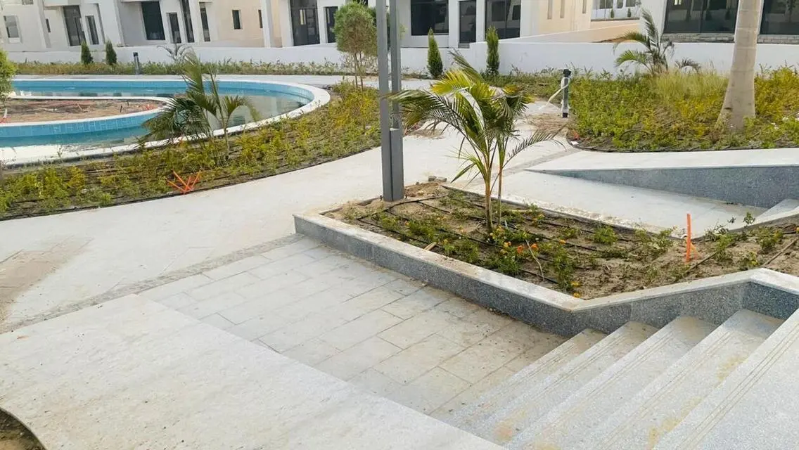 عقار فخم للبيع مع إطلالات رائعة