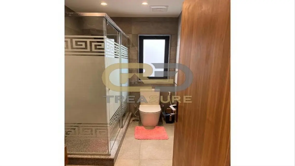 كنز العمر: شقة حديثة للبيع بمساحة مريحة