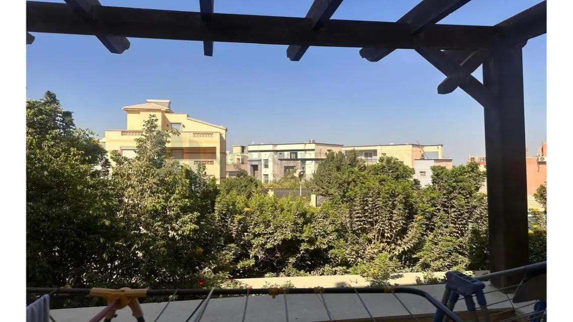 فيلا فاخرة مع حديقة خاصة وإطلالة رائعة - 16,000,000 ج