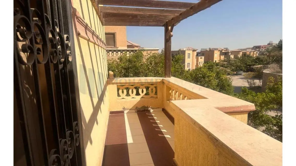 فيلا فاخرة مع حديقة خاصة وإطلالة رائعة - 16,000,000 ج