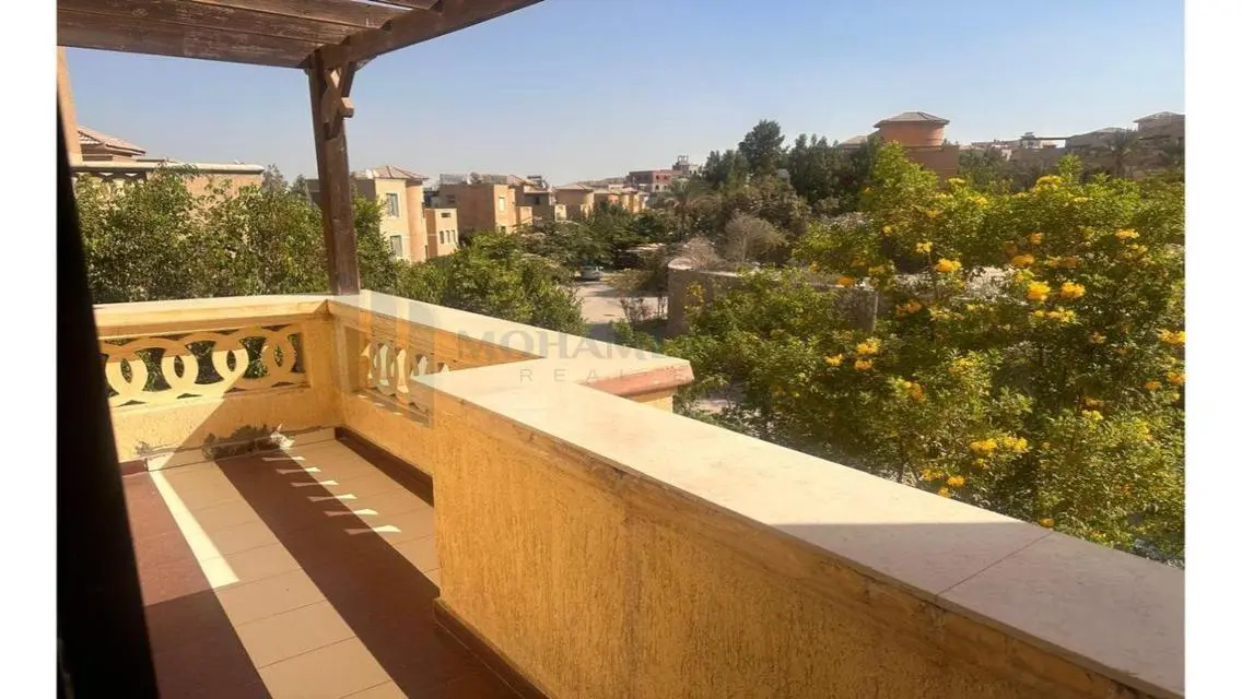 فيلا فاخرة مع حديقة خاصة وإطلالة رائعة - 16,000,000 ج