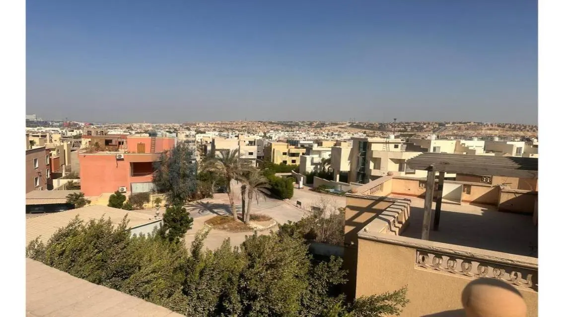 فيلا فاخرة مع حديقة خاصة وإطلالة رائعة - 16,000,000 ج