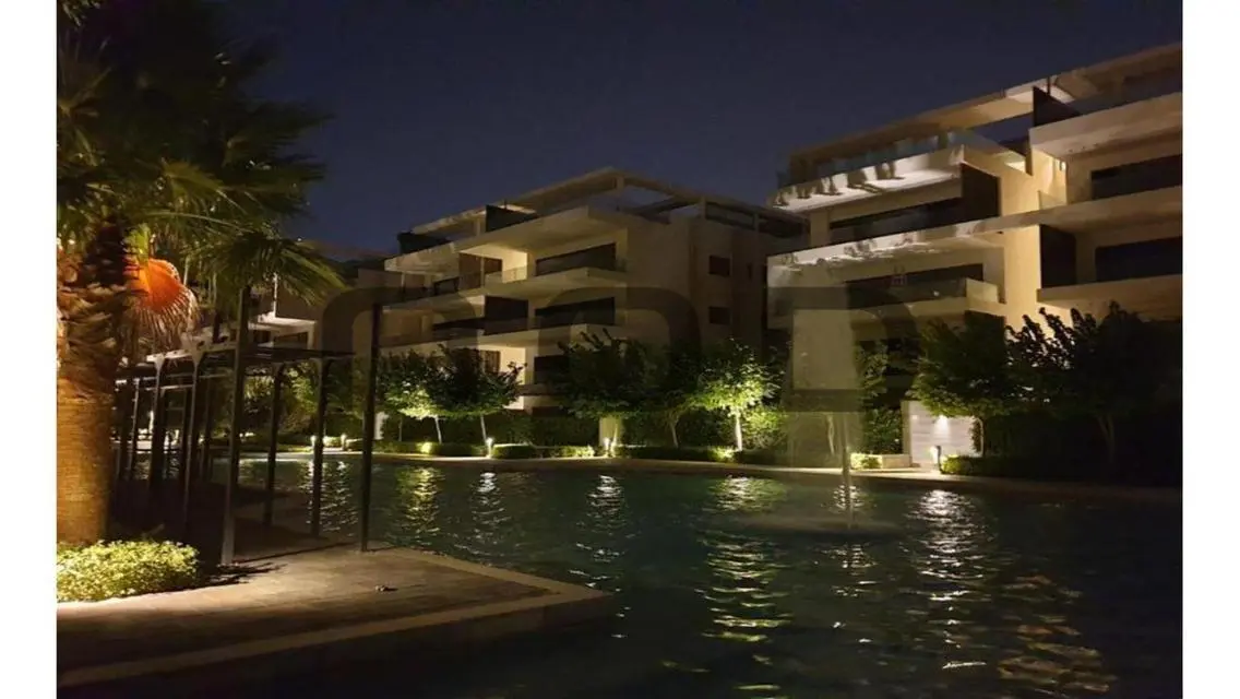 وحدة سكنية فاخرة في وسط المدينة مع مسبح خاص وحديقة