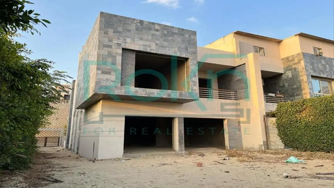Luxury Villa for Sale with Spacious Amenities