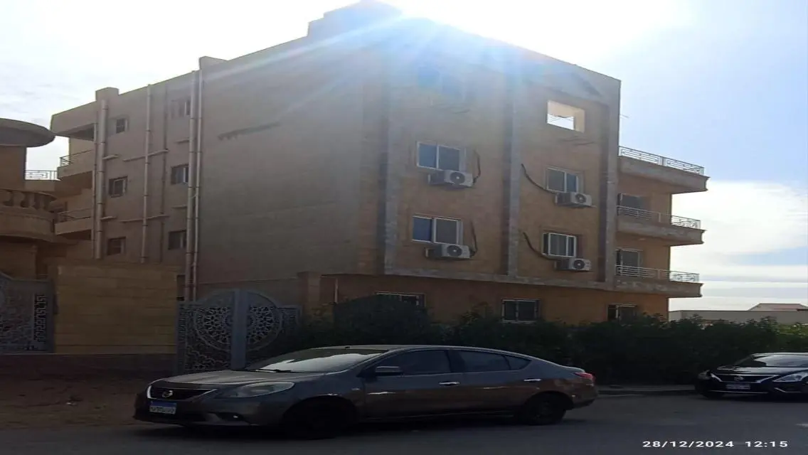شقة فاخرة بمساحة 300 متر للبيع
