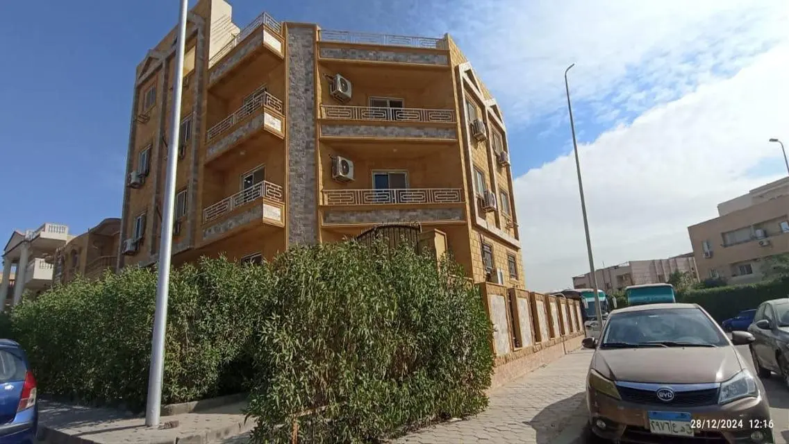 شقة فاخرة بمساحة 300 متر للبيع