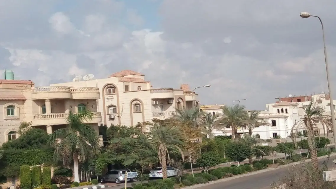 شقة فاخرة بمساحة 300 متر للبيع
