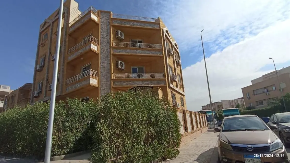 شقة فاخرة بمساحة 300 متر للبيع