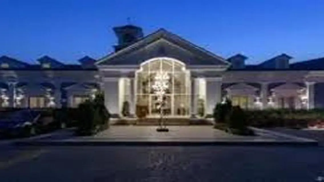 Luxury Apartment with Spacious Layout in a Prime Location