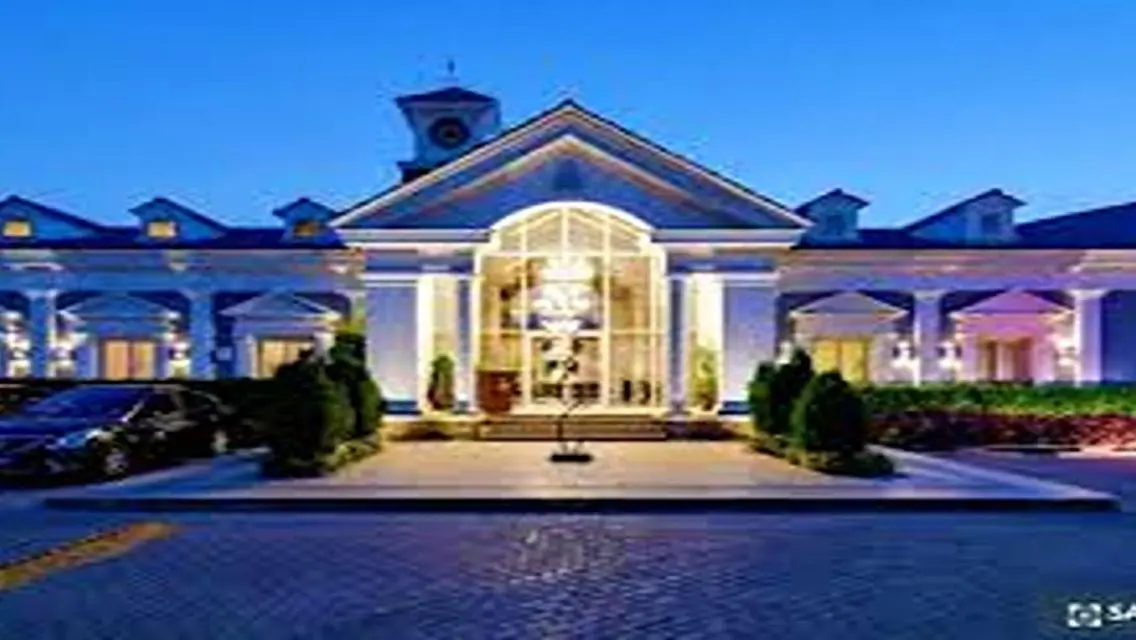 Luxury Apartment with Spacious Layout in a Prime Location