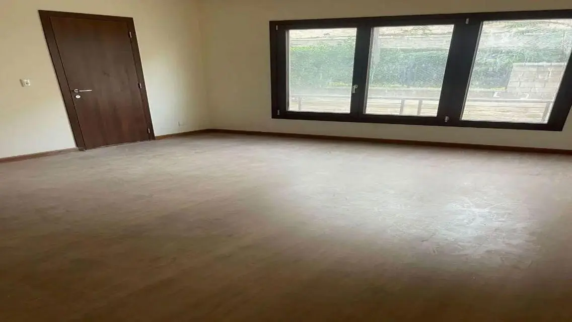 Luxury Apartment with Private Garden and Pool in Prime Location