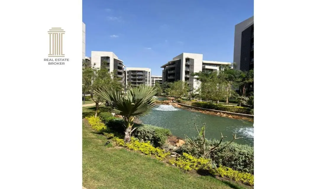 شقة فاخرة بمساحة مميزة مع شرفة وحارس أمن