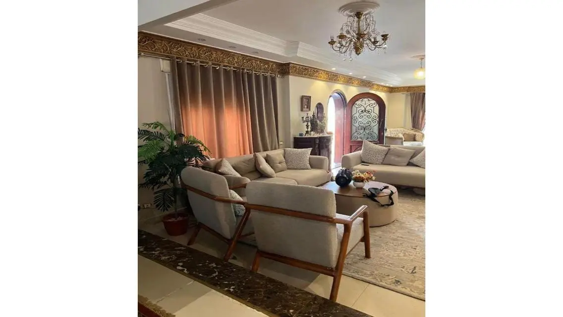 فيلا فاخرة للإيجار مع إطلالة ساحرة