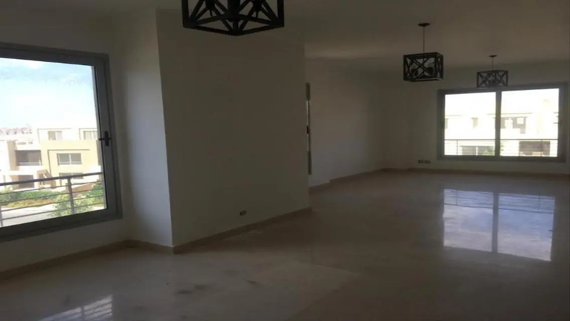 شقة فاخرة للايجار بـ 35000 جنيه في قلب المدينة