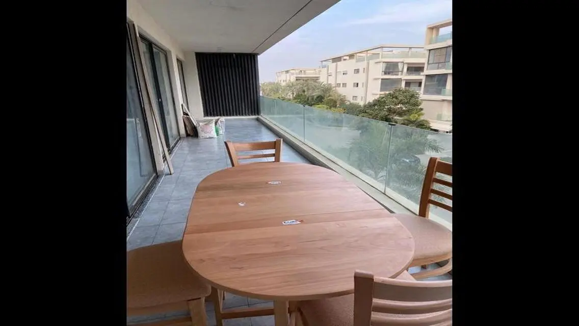 Luxury Apartment for Sale with Stunning Lake View