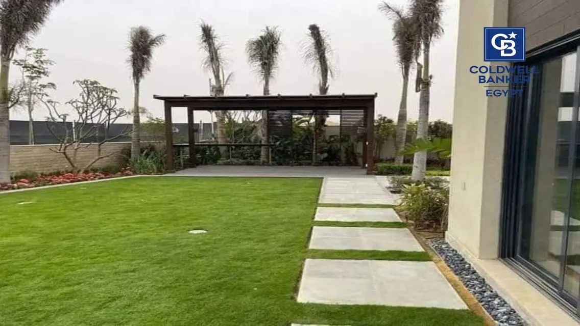 منزل فاخر 5 غرف مع حديقة خاصة ومسبح في قلب المدينة