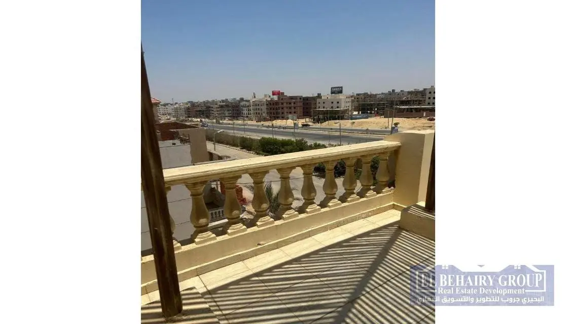 شقة فاخرة بسعر 60 مليون مع شرفة وخدمات مميزة