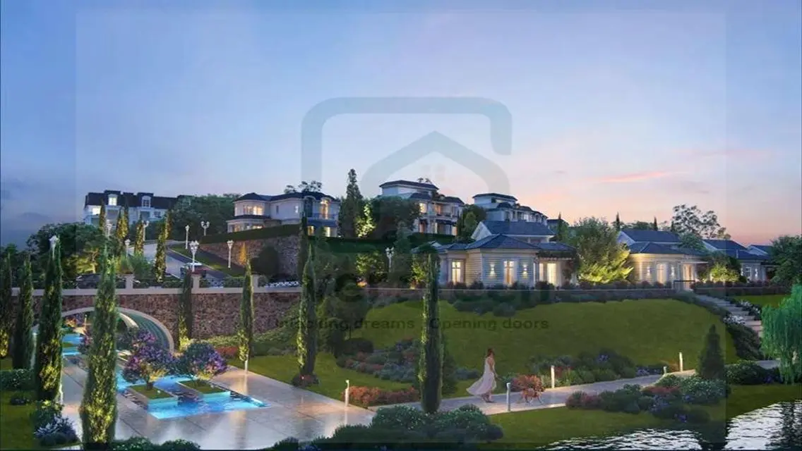 Luxury Villa Overlooking Lakes with Shared Pool