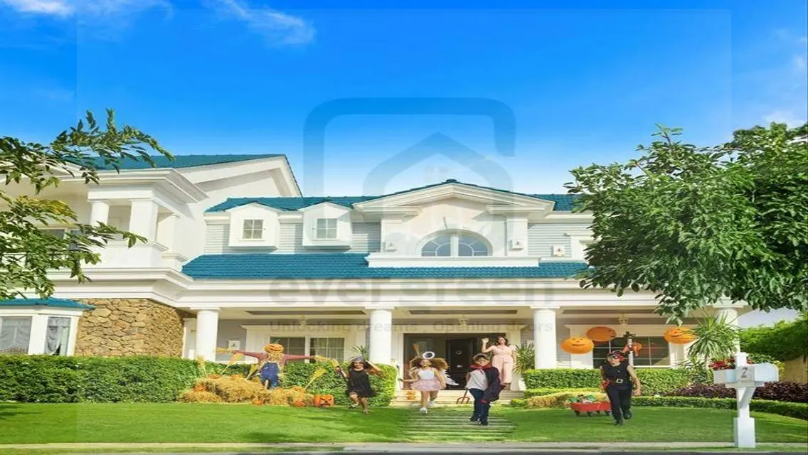 Luxury Villa Overlooking Lakes with Shared Pool